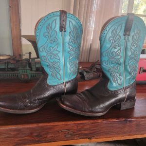 Preloved Ariat cowboy boots